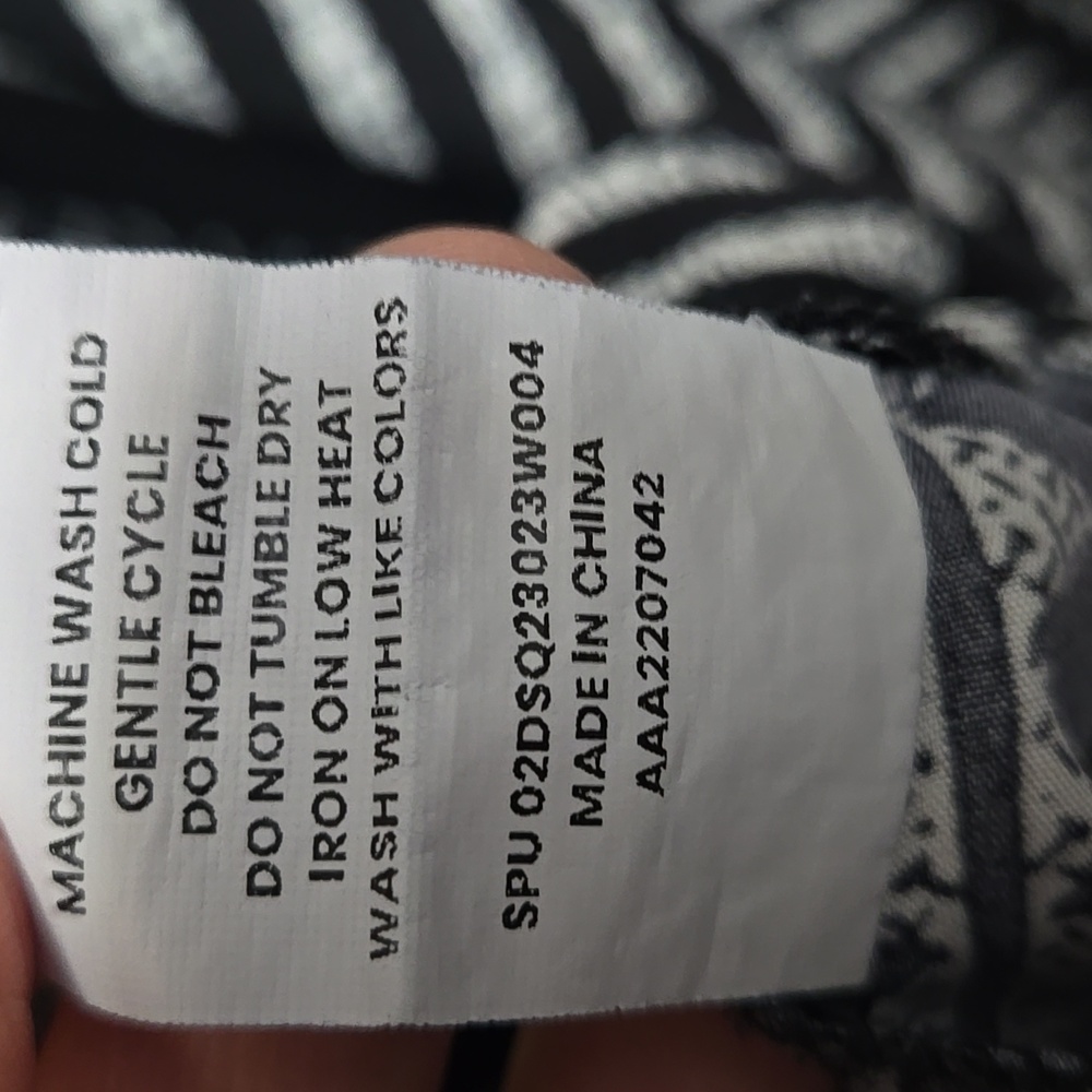 BloomChic Solid Geometric Dolman Sleeve Pocket Sh… - image 6